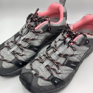 NWOT Women's Merrell Vibram Sneakers Size 5